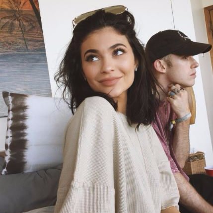 KylieRpgkxm's profile picture. 19 ans • langues et art • contact curatif, empathie • bi