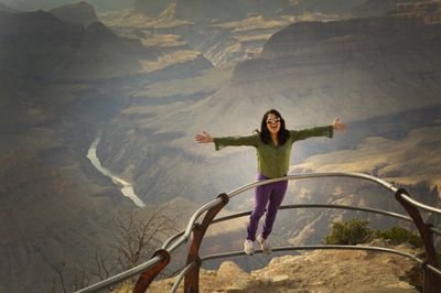 Bmidwinterbloom's profile picture. #uxDesigner, #fashionEnthusiast, #dogLover, #natureLover, #peacemaker