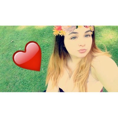 jess_amyxxx's profile picture. youtubers & bands ^-^