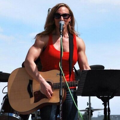 🎵, 🏋🏼‍♀️, family, God (not particularly in that order but you get the drift of what's important to me), #GoCougs 🐾 #GoSeahawks 💙💚 #Jesus 🙏🏼🇺🇸🌈☘️🎸🎤