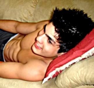 criszain's profile picture. 