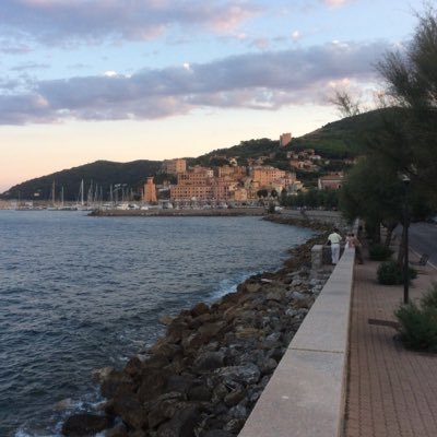 giorbas's profile picture. AGNOSTICO. Contro, a prescindere, ai Pentadeficienti.Basterebbe solo un po' di buon senso quello che applico ogni giorno nel lavoro da oltre trent'anni.