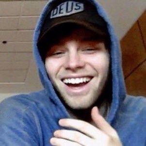 HEY! this is a free follow from @sgfgbri, please FOLLOW HER because she gave you this free follow which is super cool ❤️ thank you!