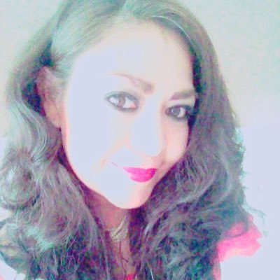 Mujer tratando de encontrarme en algún lugar de este mundo