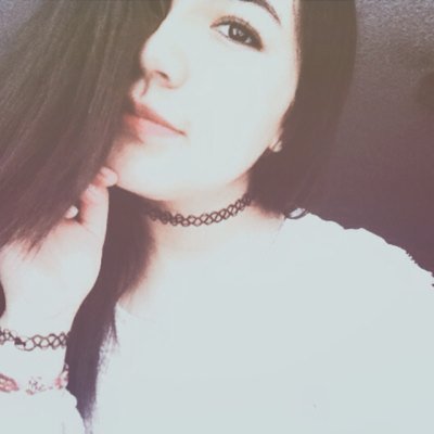 Amo el IndieRock, tomar fotos, leer libros, las novelas gráficas, y la pizza| Caminos largos y sueños posibles| ➴Instagram: _soyjuarez