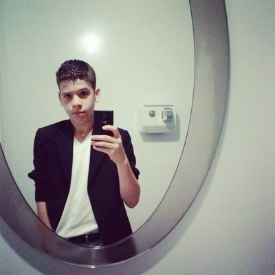 omgitsguil's profile picture. Love to longboard meet new people play soccer and have a great time ⚽