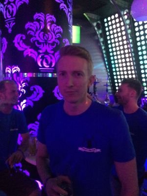 Cricket addict. Loves playing darts & golf @ManUtd fan. Microwave