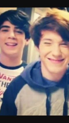 Soyyenidice's profile picture. Me he echo y deshecho miles de twitters. Amo a:
Ed Sheeran
Abraham Mateo
CD9
Soy JS jalonso para religión, 
Apoyo Breddy y Larry 

Estoy en contra de Alanso