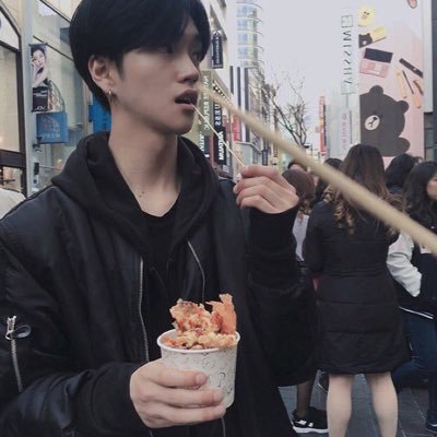 Yongjinh_'s profile picture. 