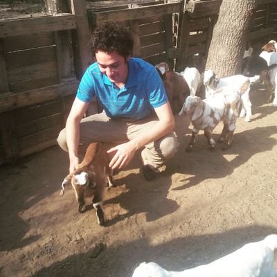 MatiasSchwa's profile picture. No hay sueños imposibles ni tan lejos si somos como niños, sin miedo a la locura, sin miedo a sonreir.