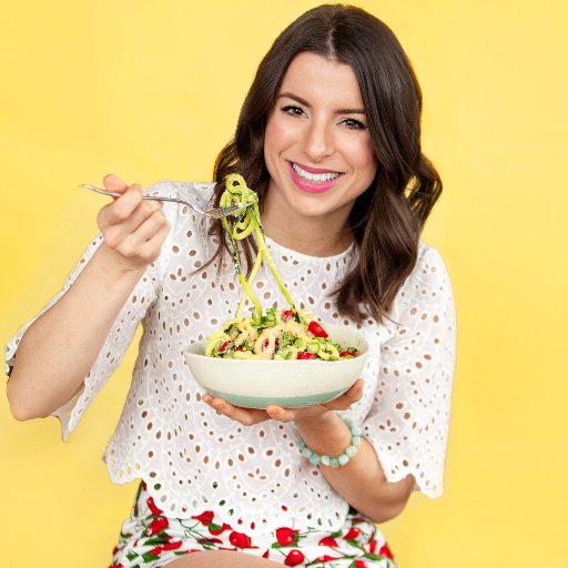 HI I'm Nikole, a YouTuber + HealthNut🌿I create healthy recipes & promote a balanced lifestyle ⚖️Part of @KINcommunity |visit https://t.co/GQiWGeSkBd