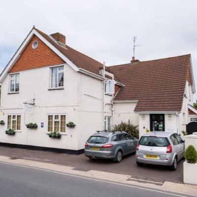 Visit England 4 Star, Breakfast Award winning 7 bedroom guest house located in the centre of Hythe, ideal for exploring the New Forest, Beaulieu and beyond!