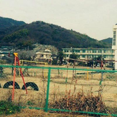 雑談多めのグッズ交換兼日常垢です。表で言いたいことがある時に浮上します。不慣れな点もありますがよろしくおねがいします。⚠️お取引以外のフォローは事前にお声がけ頂けると幸いです。唐突なタメ口苦手です申し訳ございません。熱しやすく冷めやすいです。たまに切り絵してます。