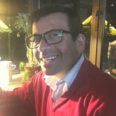 Trabajar, estudiar, política y un poco de actividad física. Profesor. Amo Santiago de Chile y muchas cosas más.