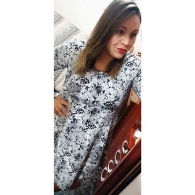 Ciumenta, dramática, chata, estranha, teimosa, difícil de entender. Prazer, eu.