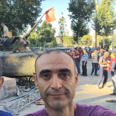 Zamana bırakılan ayak izleri.
Ülke ve Ümmet duacısı.
15 Temmuzda şehid olma fırsatını kaçıran bir garip. ahmetmerih@gmail.com