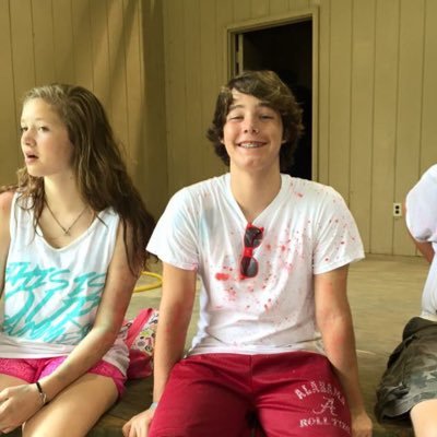 mid_finger_guns's profile picture. I hate all of you.