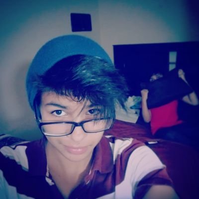 Me gusta la música, viajar, y soy como el resto del mundo solo alguien más del montón
(Cora /3)