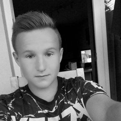 EAlezier's profile picture. 