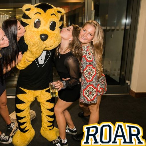 University of Sheffields official Mascot! See me every Wednesday at ROAR!
 I LOVE UNI!  #roarwednesdays #blackandgold @Sheffielduni @sheffieldsu