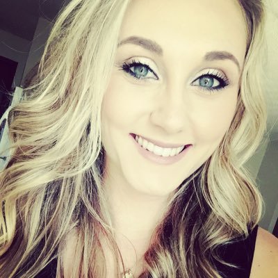 april_xox0's profile picture. Instagram- aprilxox0 ✌️