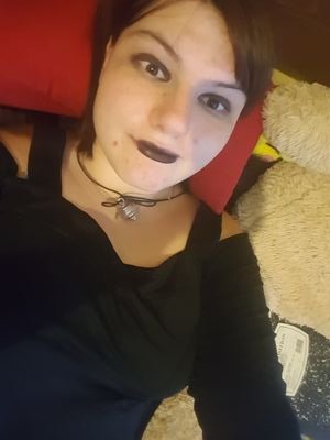 MADD13TH3UN1C0R's profile picture. hi it's maddie I like to sing and dance and write music of course my nickname is cupid I like to play the guitar and video games