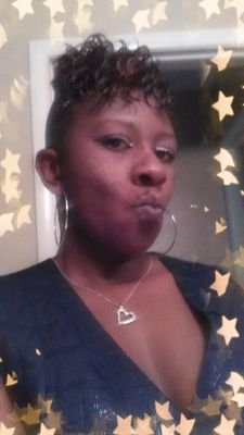 a fan of VH1📺 Love & Hip Hop✍ A mother to one kid💖 a crossing guard for the school district👅🚥🛂💰