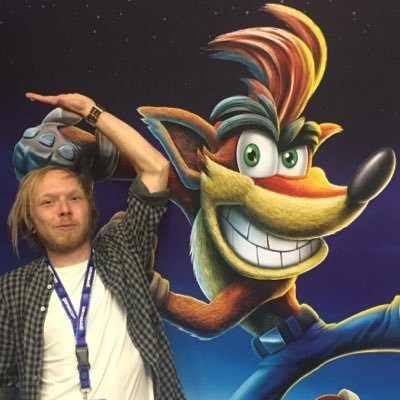 En tredjedel av @Trekraften. Gillar spel, fina färger och att vandra i naturen. Avskyr att böcker släpps i olika höjder.
