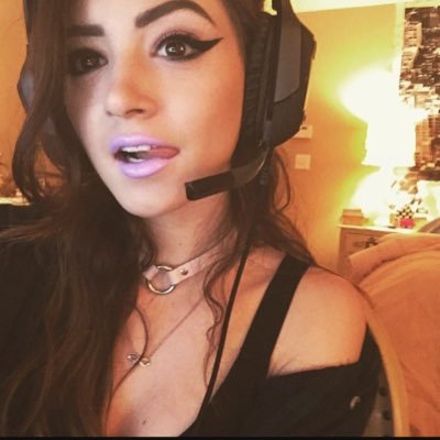 heyheyanon's profile picture. Play with me