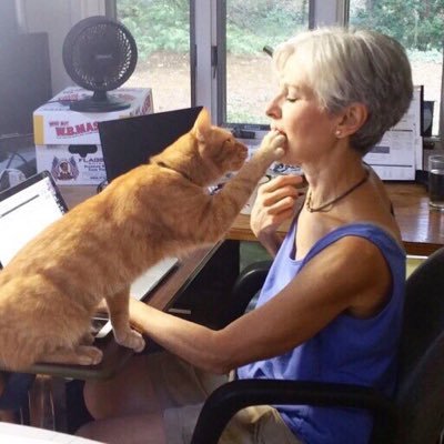 @DrJillStein's housemate and feline friend. I know no boundaries (as evidenced in profile pic). I'm fighting for a Green *Mew* Deal. #SteinBaraka #ItsInOurPaws