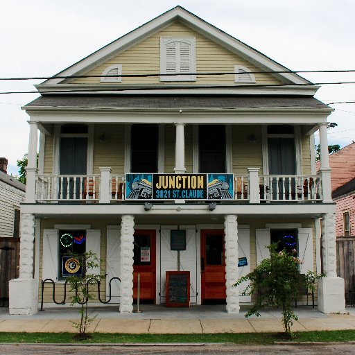 A welcoming tavern on St. Claude Ave, Junction features a rotating selection of 40 draft beers & some of the best burgers in New Orleans. (21+ with ID, please.)
