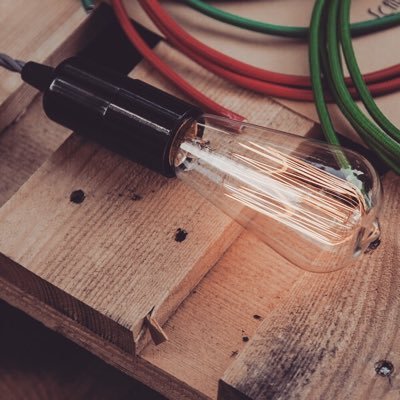 Predaj a distribúcia energeticky úsporných LED žiaroviek, LED svietidiel, LED pásov a iných LED svetelných zdrojov pre domáce a komerčné osvetlenie. Žiarovky.eu