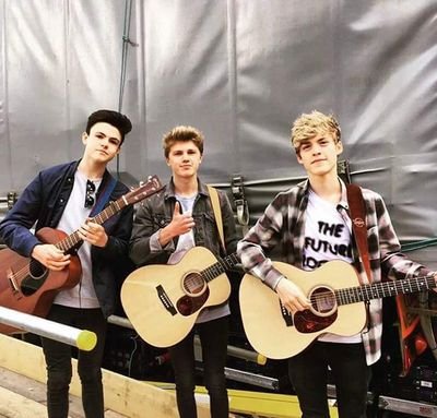two girls from germany who love new hope club           ||    follow them on twitter @newhopeclub and watch their covers on youtube !!!