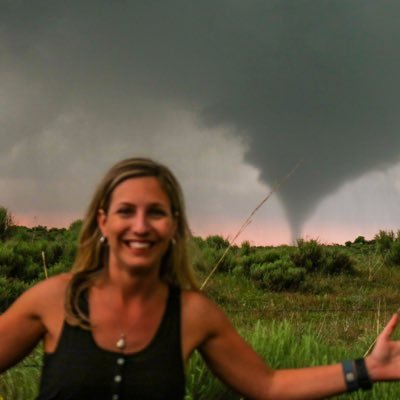 🌪️ Storm-chasing, 🥼 Science-teaching, Meteorologist Mom of 3 👩🏻👩🏼👦🏼| ❤️Kitties | 🏈 Miami | Hurricanes Hockey 🏒 | 🫶 Mini M&Ms enthusiast!