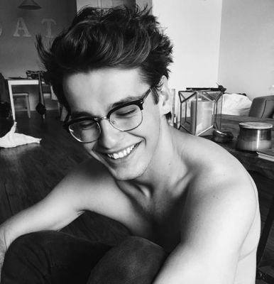 blakerpgase's profile picture. j'suis pas compliqué, juste une belle brune et je suis comblé.