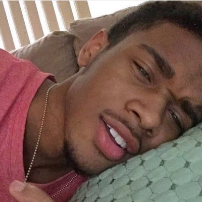 yanisnik_'s profile picture. 