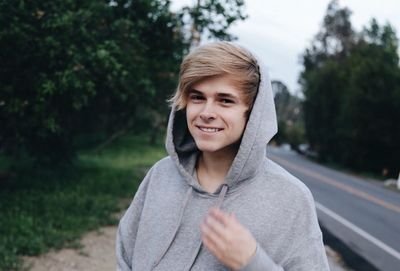 needuherenow's profile picture. 