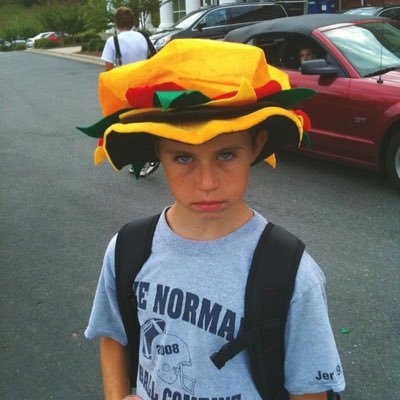 fandompolls12's profile picture. follow @evittquintero don't follow me follow her