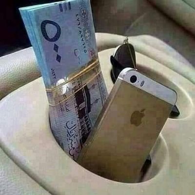 Ayman7784's profile picture. 