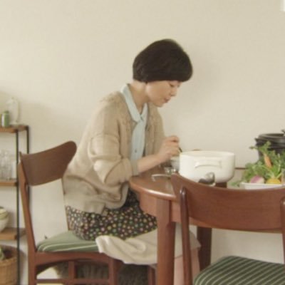 slowjuly's profile picture. 기록애호가, 그리고 취향을 사랑하는 사람. 인간보다 동물을 더 편애해요.