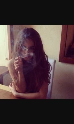 'Y habló de la libertad hasta ver los ojos turbios de la muerte.'
Comer animales sí, pero a besos. Mujer sé feliz.