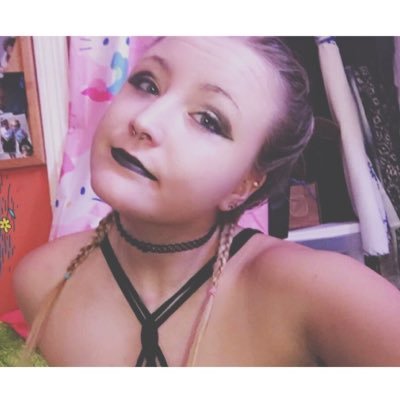 Ashtray158's profile picture. •fuck you•  •https://t.co/Sbj1pZoXlX•