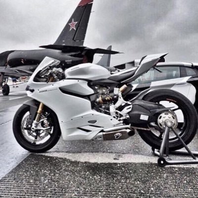 Follow for Daily Street Bike's! DM us your bike if you want to be featured! DM for Rt's! Turn on Notifications and show us for a shoutout!
