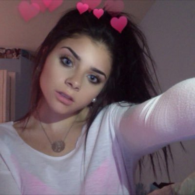 cassriverdale2's profile picture. Pas besoin d'une bio ew. badgurl.