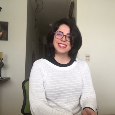 mackayanez's profile picture. Diseñador Industrial, Orfebre, Artesana creativa. Ayudante del maestro de la Birra 🍻