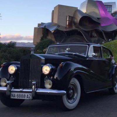Alquilamos momentos y sensaciones contamos para ello con coches de época y modernos con chofer. Los coches modernos se conducen, los clasicos se disfrutan .