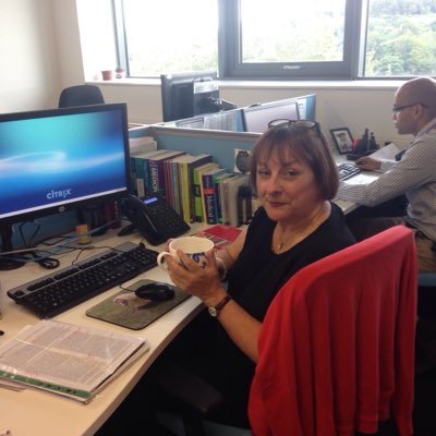 Dietitian, love food, feeding people, ponies, dogs, painting. Also science. Senior Fellow #HEA. All views my own