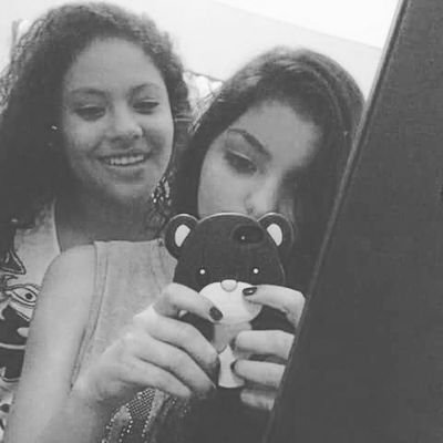 ArianaChavesof's profile picture. 