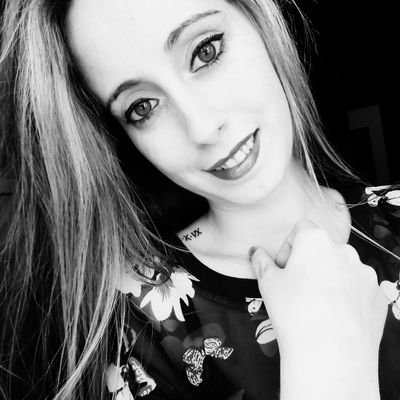 EveLms's profile picture. 'Quiero estar solo si solo todo estará bien..'