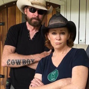 If your world's got somethin' missing, just put a cowgirl in it!🌎💃🏼@Reba *not the real RD*